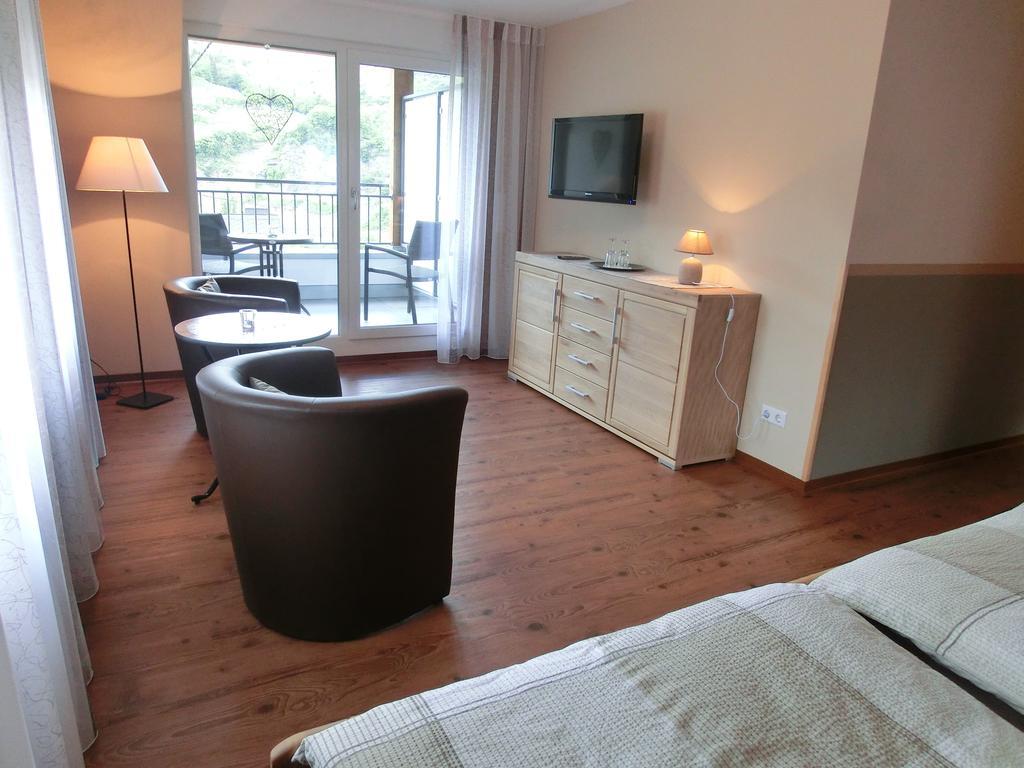 Ferienweingut Hirschen Schulstrasse Bed and Breakfast Burg  Rum bild