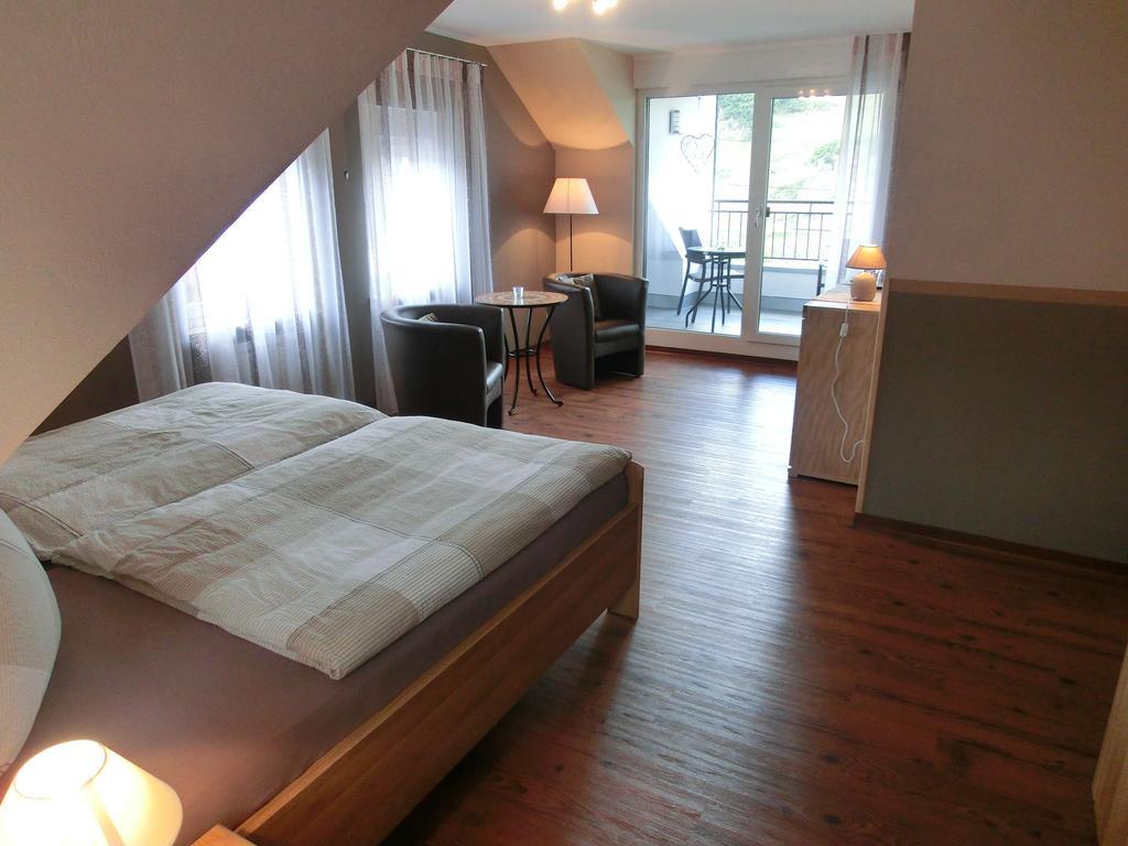 Ferienweingut Hirschen Schulstrasse Bed and Breakfast Burg  Rum bild