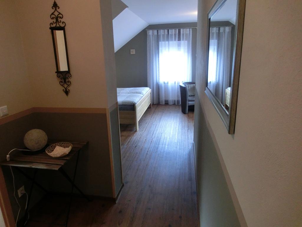 Ferienweingut Hirschen Schulstrasse Bed and Breakfast Burg  Rum bild