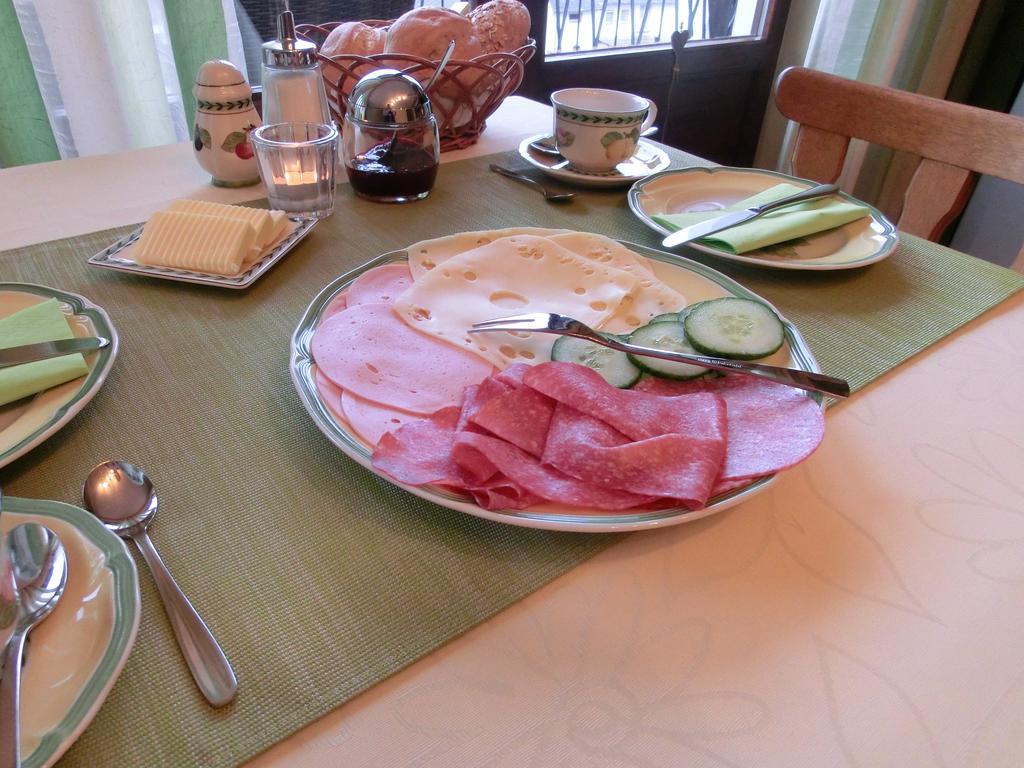 Ferienweingut Hirschen Schulstrasse Bed and Breakfast Burg  Rum bild