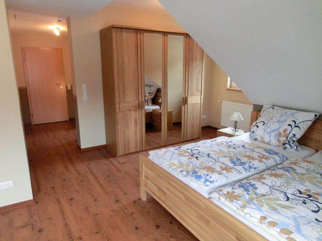 Ferienweingut Hirschen Schulstrasse Bed and Breakfast Burg  Rum bild